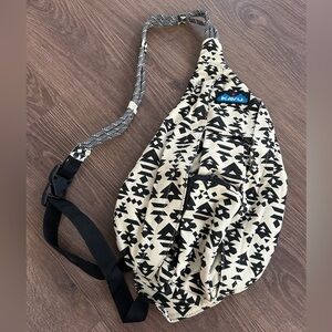 Kavu Mini Rope Sling Bag Black and Beige Geometric Pattern Print Crossbody Purse